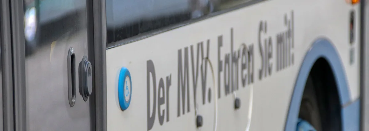 MVV-Bus mit der Aufschrift „Der MVV. Fahren Sie mit!“